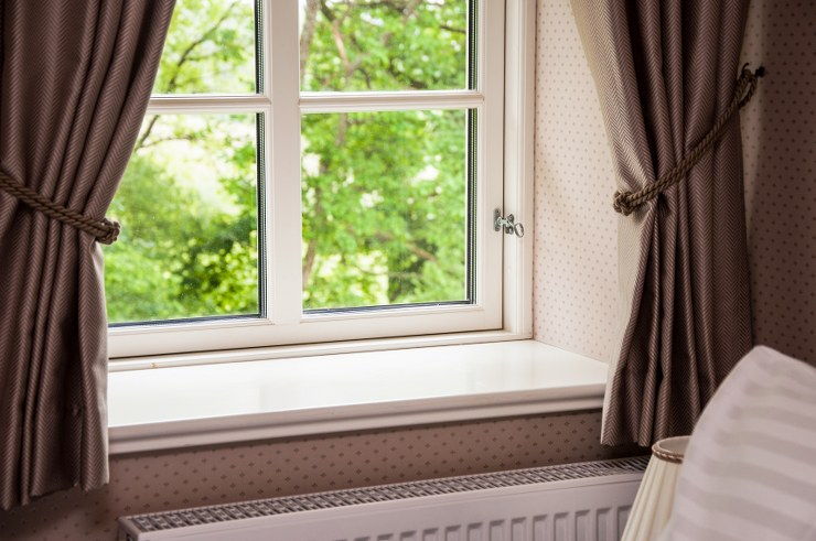windowsill cleaning